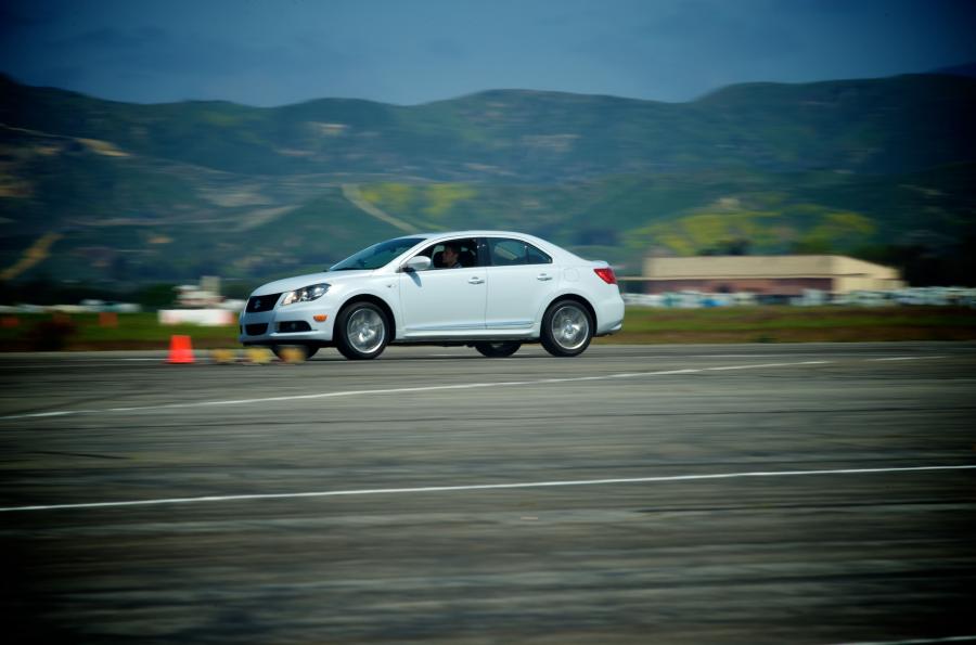  Suzuki Kizashi Sport 2011 года  (фото 32 из 63)